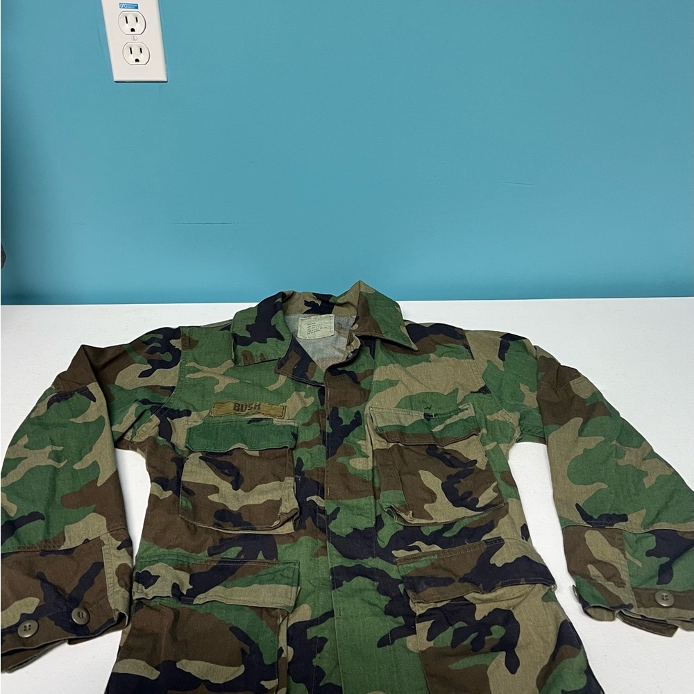 Vintage Camouflage Military Jacket. Small short.